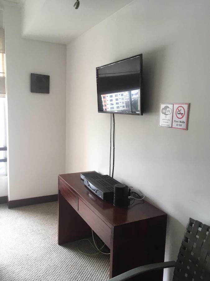 Suites Parque Real Quito Exteriér fotografie
